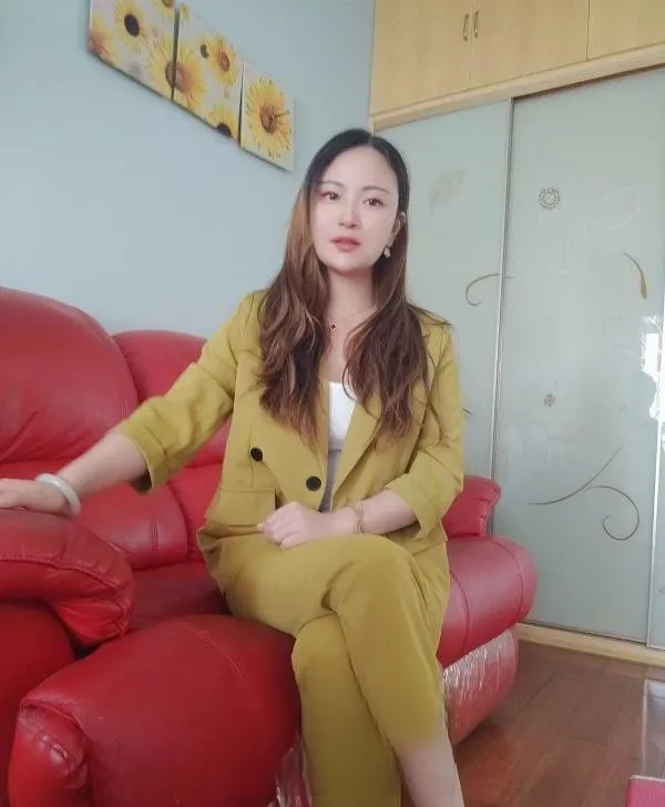 宽窄巷子丰满少妇