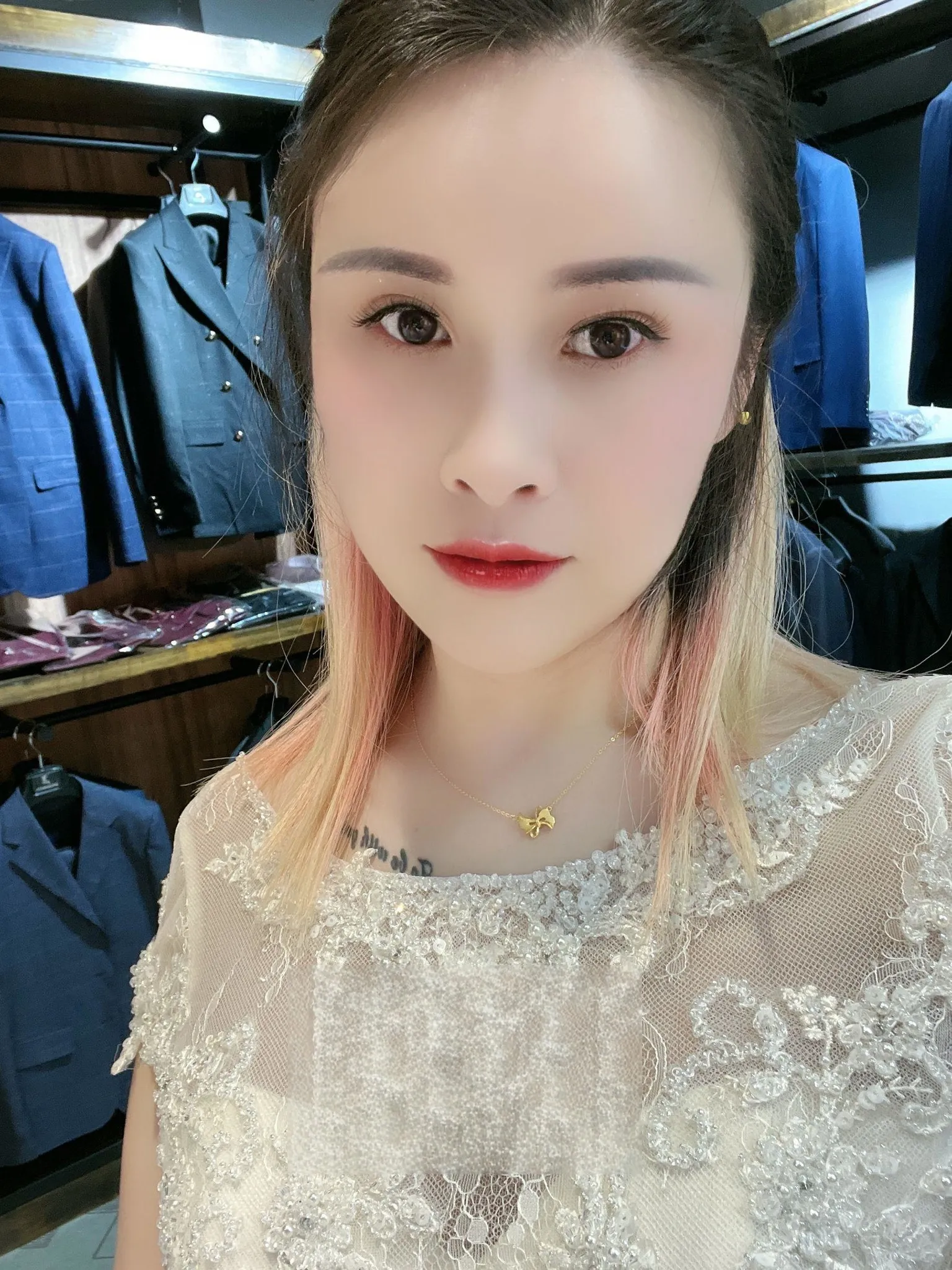 人小胸大放得开
