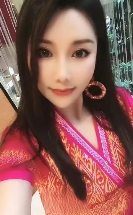 普陀苗族姑娘