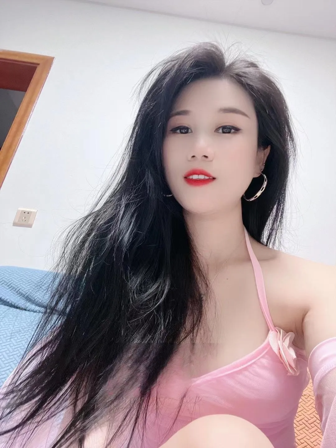 滨江粉色情趣诱惑小美姐