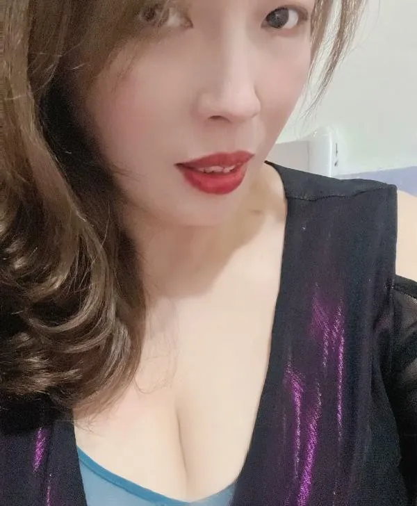 【黑店曝光】三峡广场美熟妇