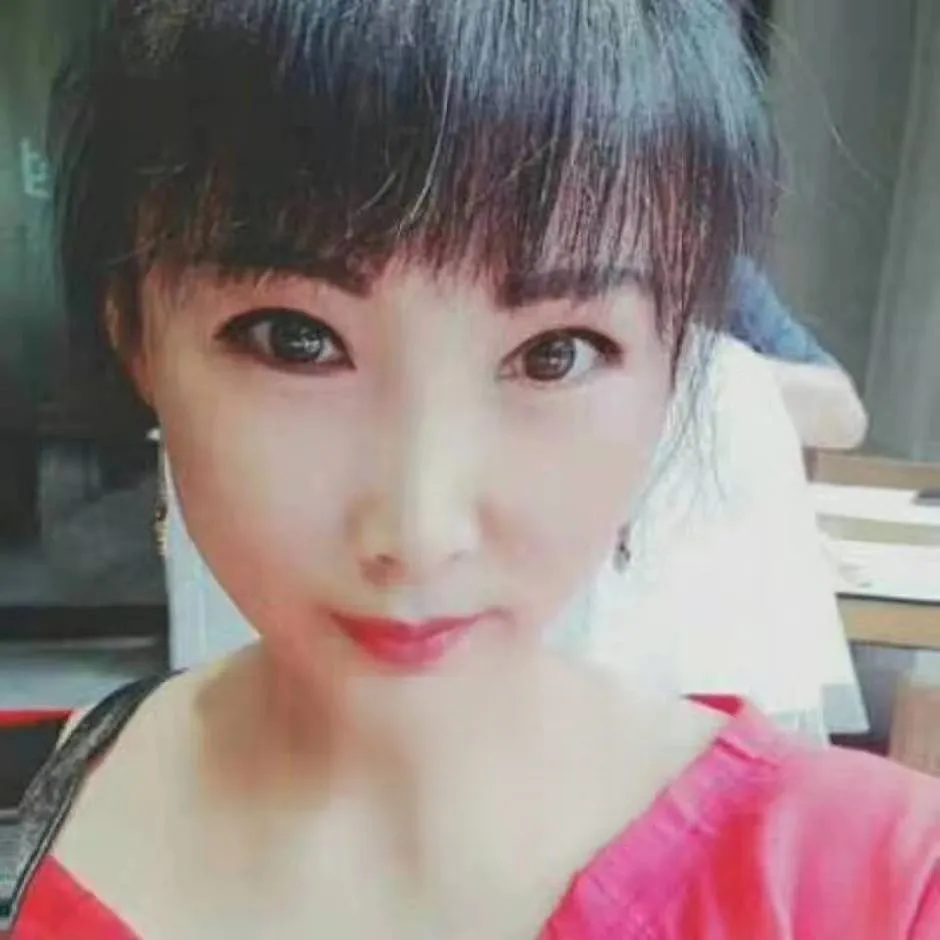 威海振华夜市的少妇