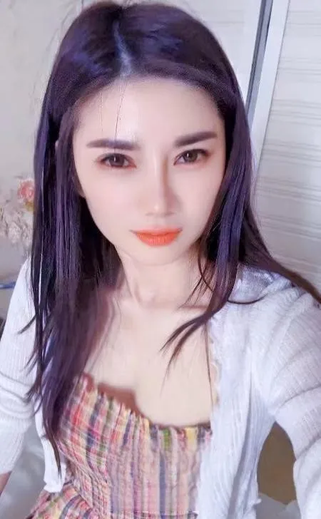 嘉禾望岗地铁站婉儿