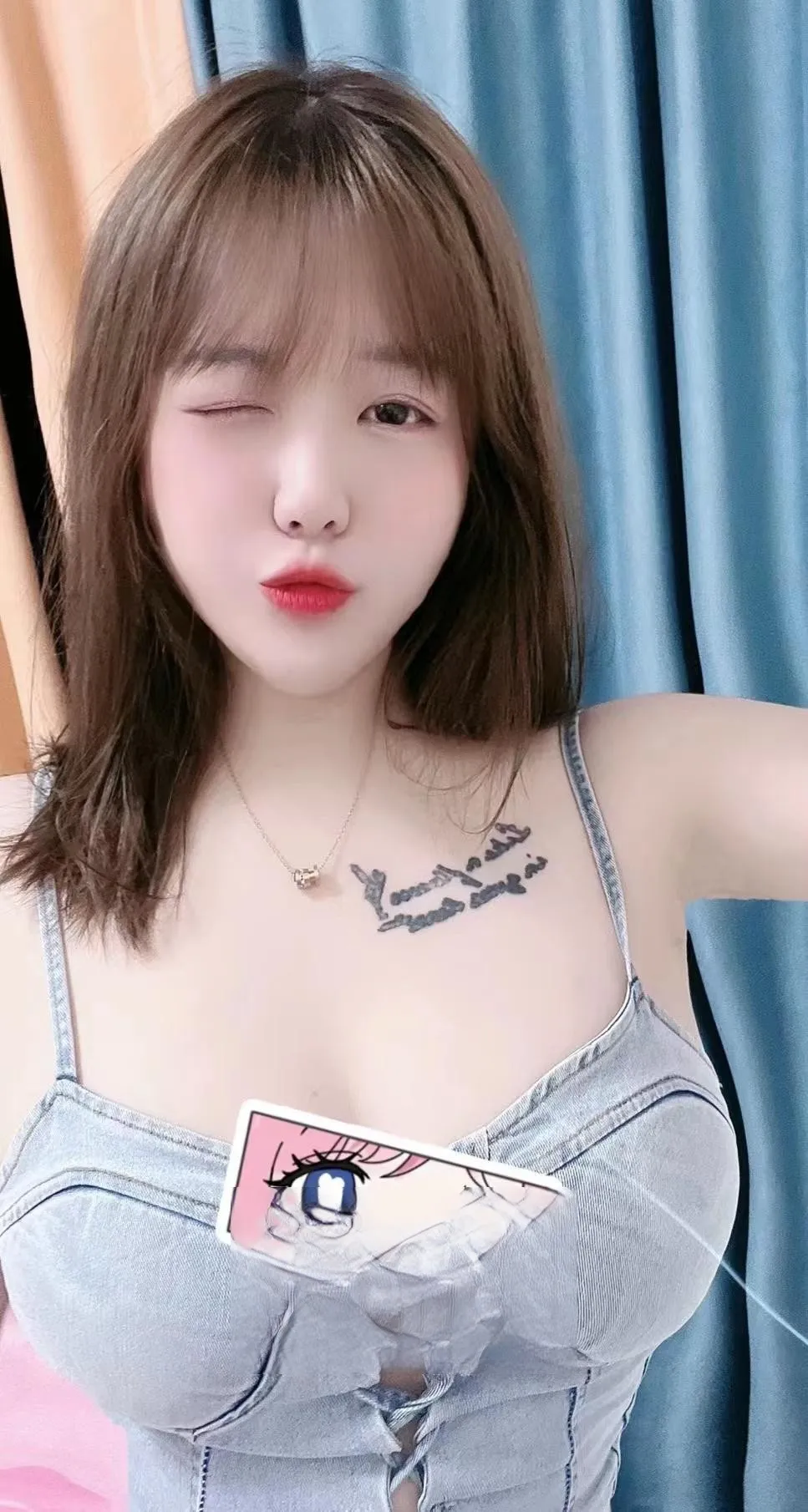 【黑店曝光】性感吊带大奶妹