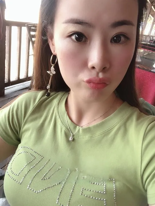 长腿美容师姗姗