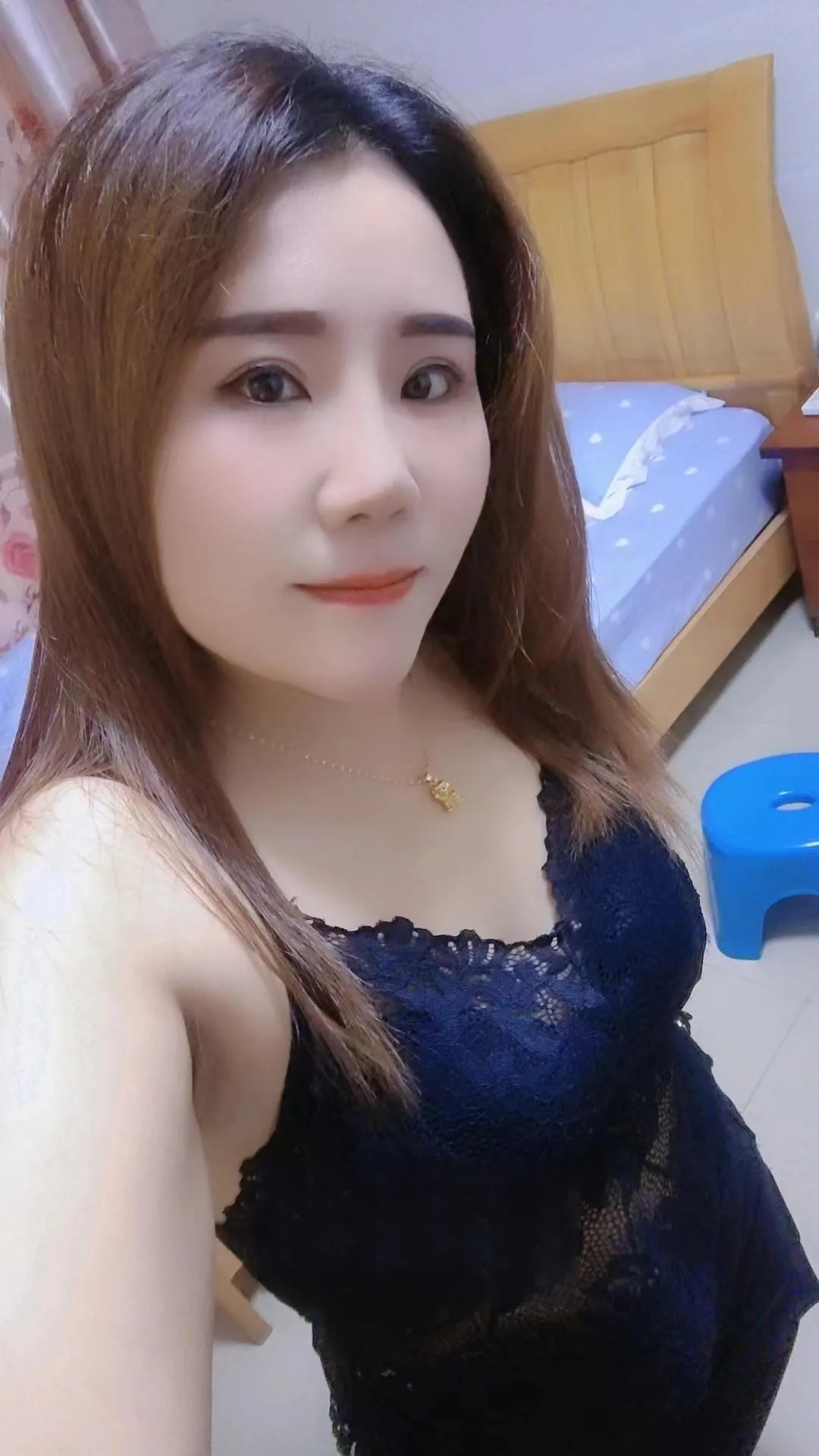 白云少妇思姐