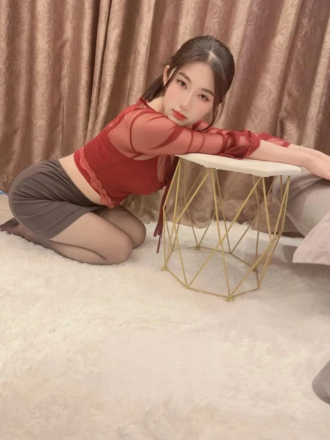 避坑后蜜桃臀全身雪白