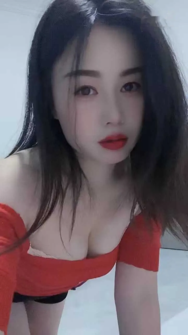 天河白嫩可人女生-微微