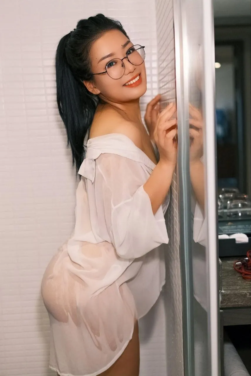 语文老师大胸大屁股卡戴珊