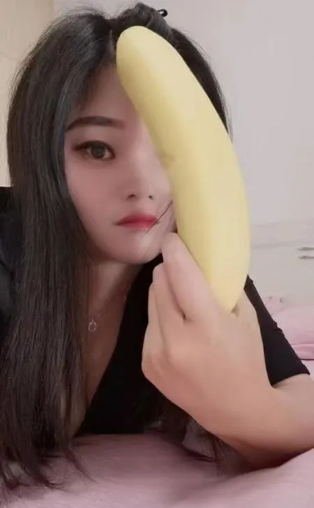 光谷青年城小姐姐