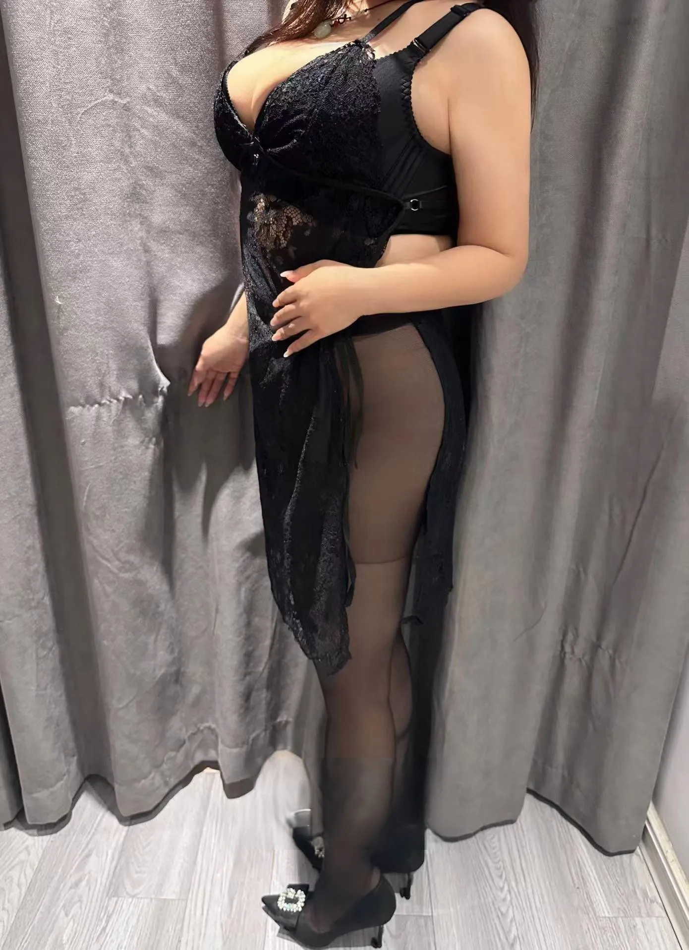 刚下海的熟女大屁股骚妇