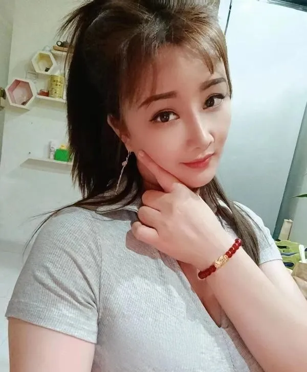 红牌老师 玲玲