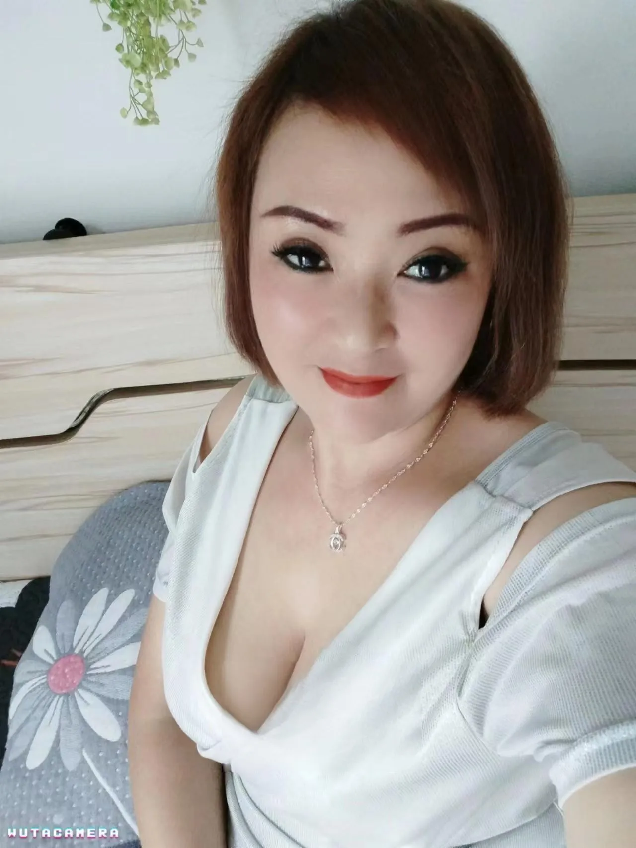 深圳皮肤白嫩啵大骚少妇