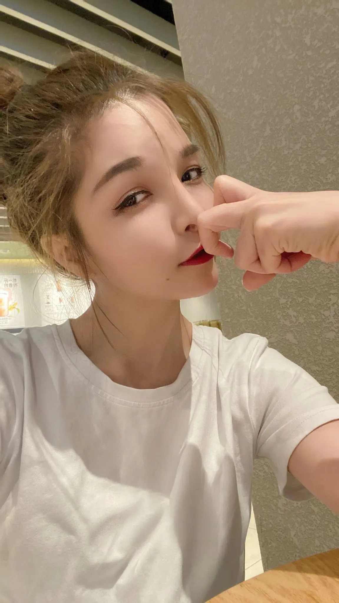 漂亮瘦小反差妹