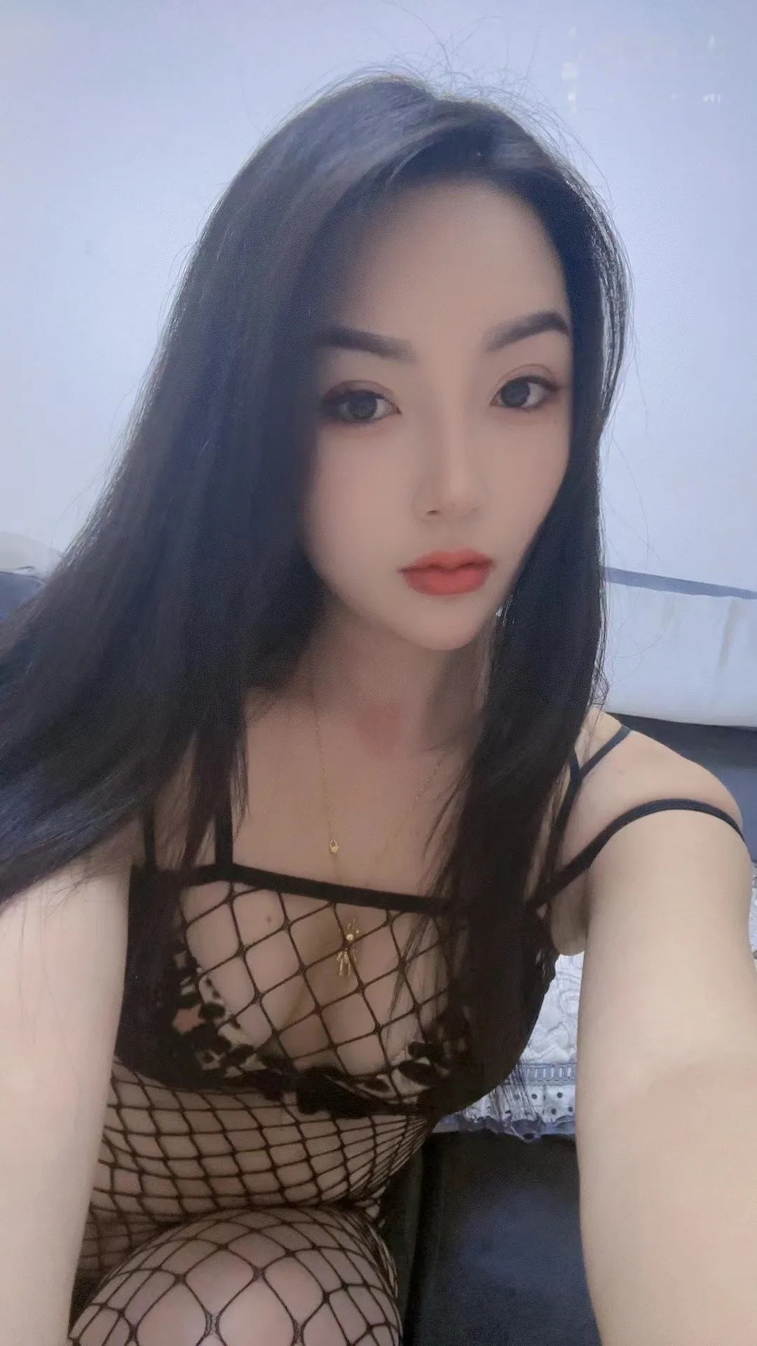 皮肤很白