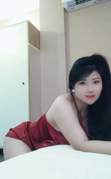 美乳小骚女燕子