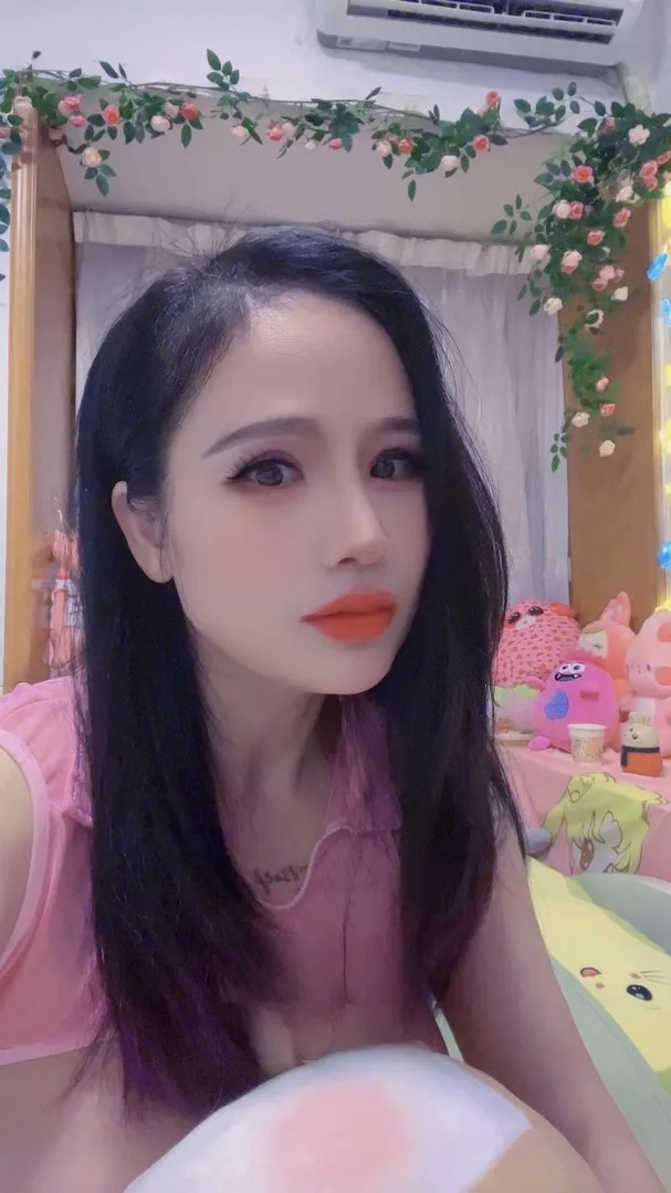 大胸美女老师会玩