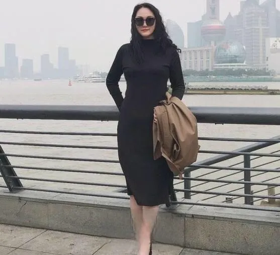 丰乳肥臀的高个熟女