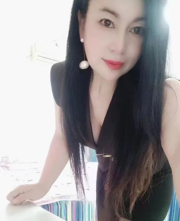 肥臀黑丝熟女