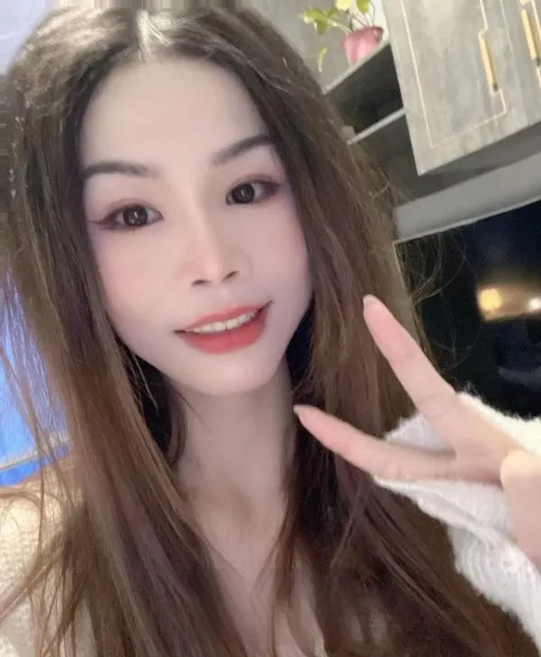 瘦小深喉蛇纹广西女孩