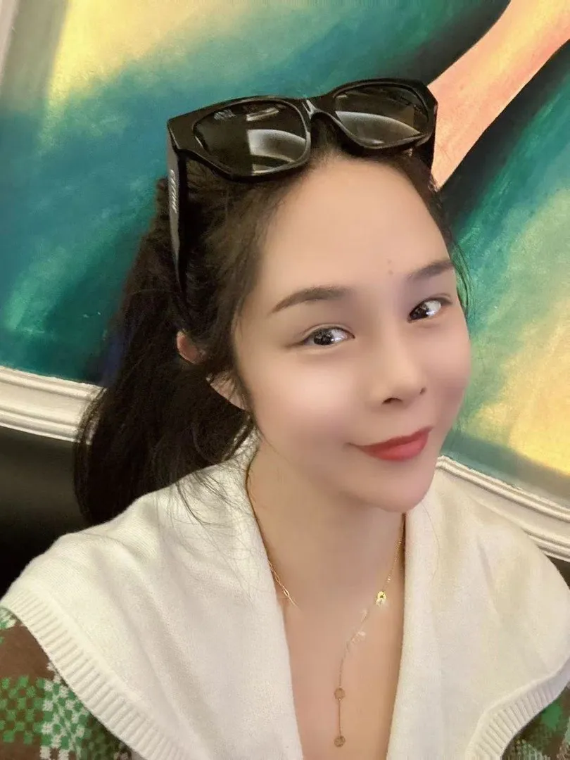 魅力骚逼大波风骚美妞