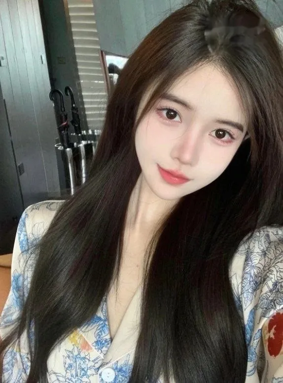 西湖粉嫩火爆小妹柠儿