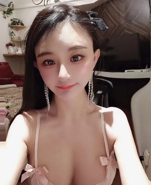 制服诱惑米娅妹子