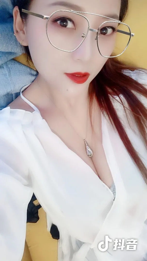四方村居家少妇