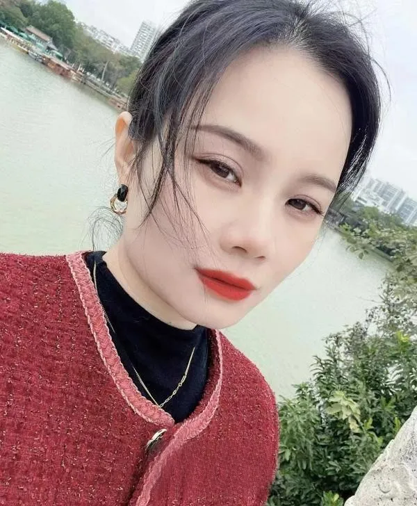风情小女人鑫鑫