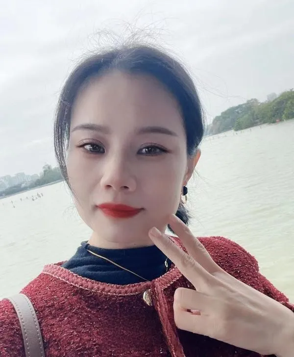 风情小女人鑫鑫