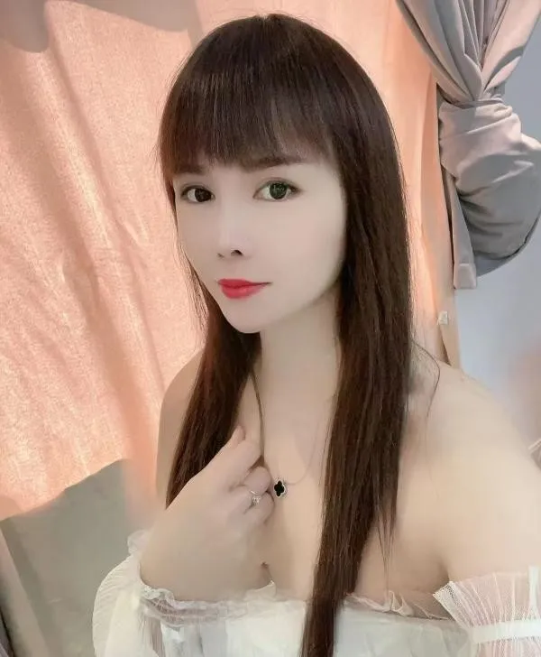 张府园附近小少妇