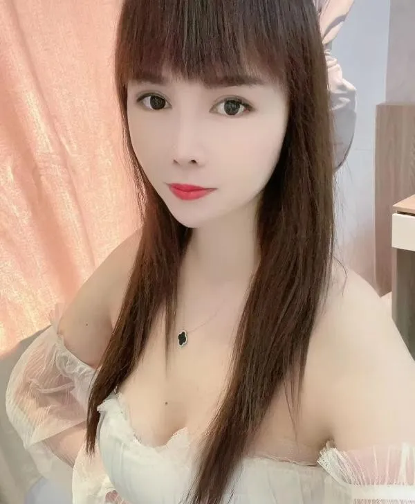 张府园附近小少妇