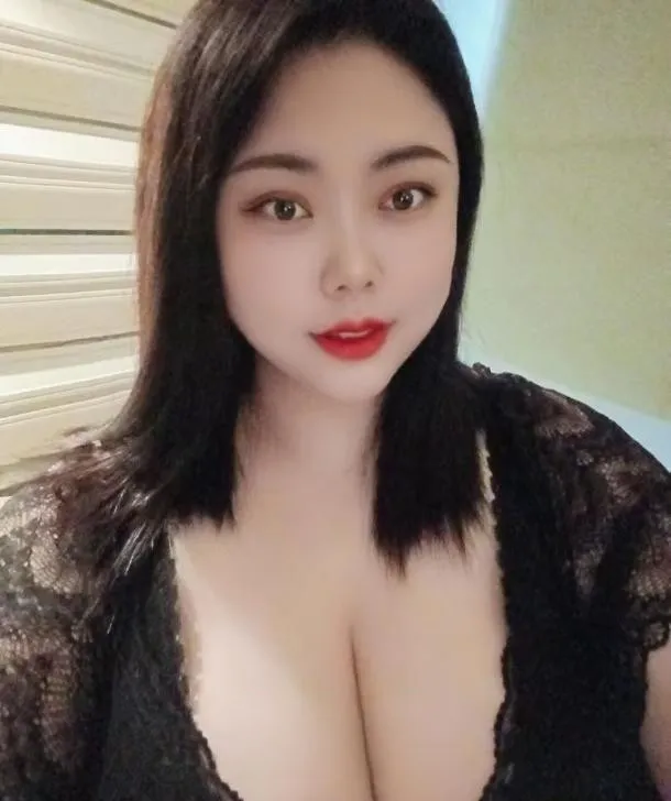 F奶骚货