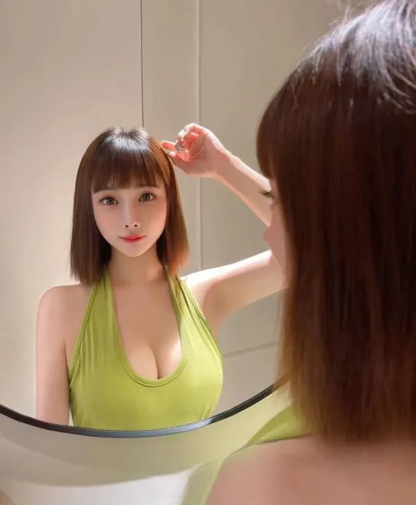 越秀小柳岩