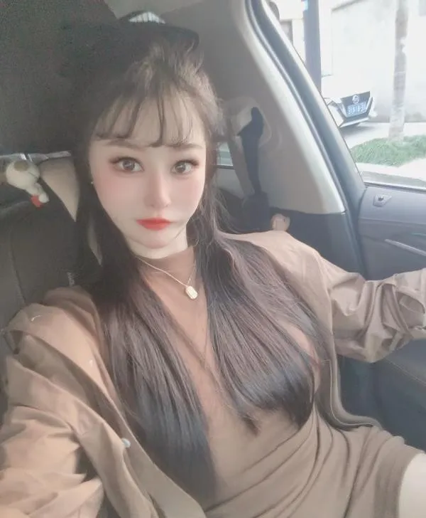 纹身巨乳少妇吉祥