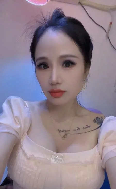 风骚大胸大屁股少妇