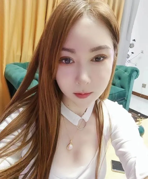 肤白貌美大长腿