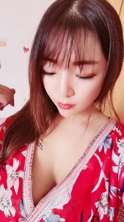  漂亮妹子奶子大