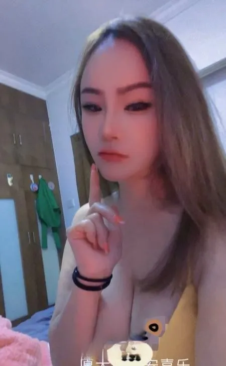 娇小御姐