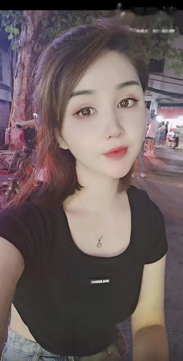 白嫩小嫂子丽莎