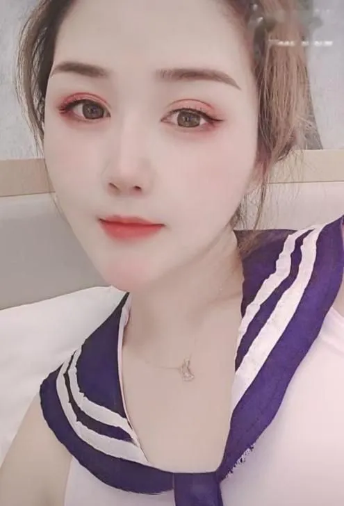 白嫩小嫂子丽莎