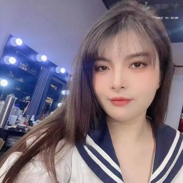 一线天小妹泡芙
