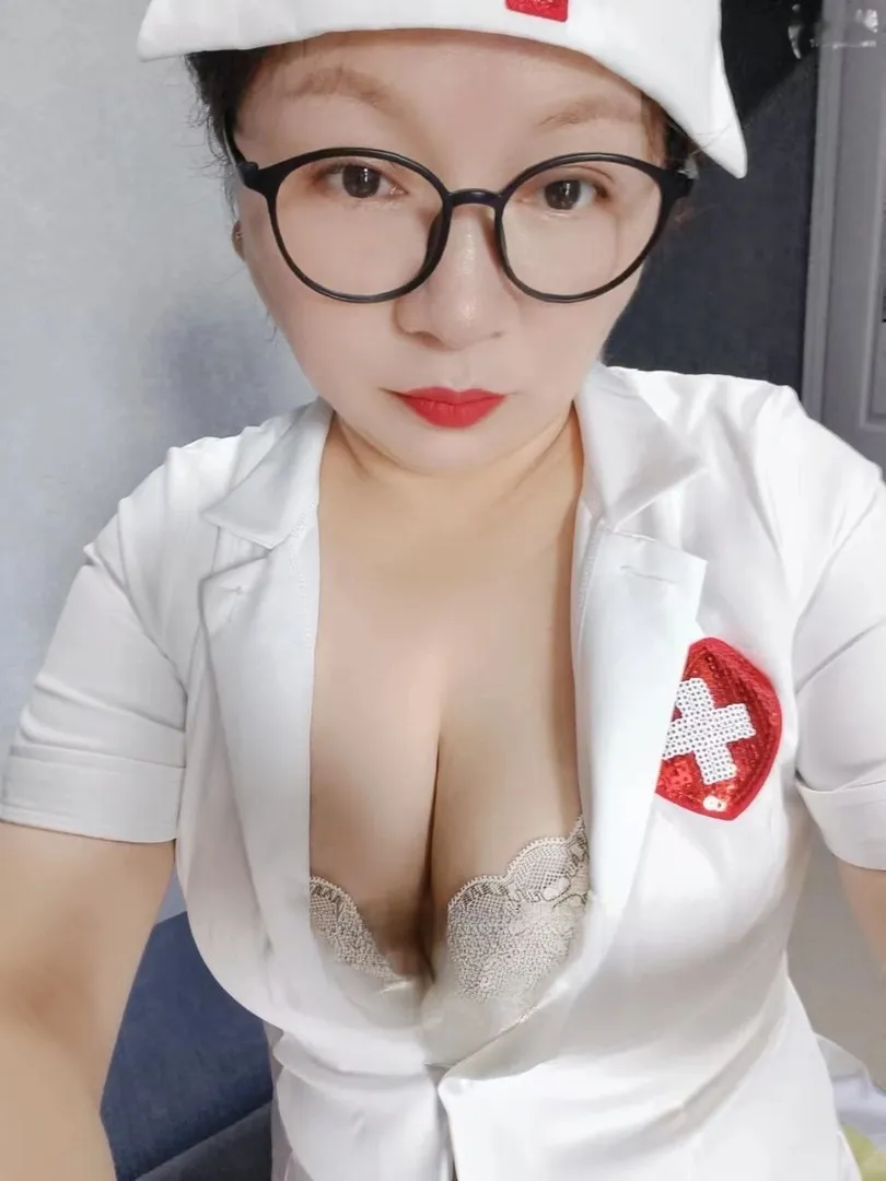 丰满迷人的川妹子