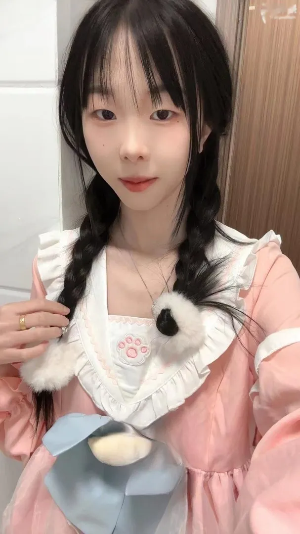 双马尾小烧货