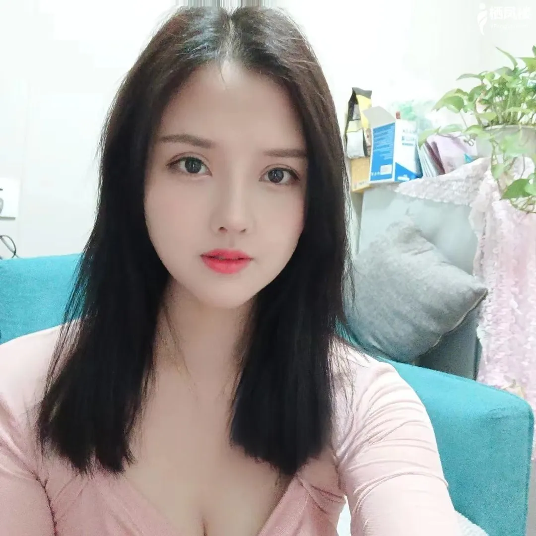 大胸李一桐
