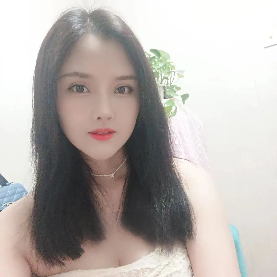 大胸李一桐