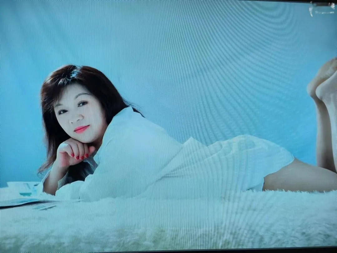 丰满迷人的少妇