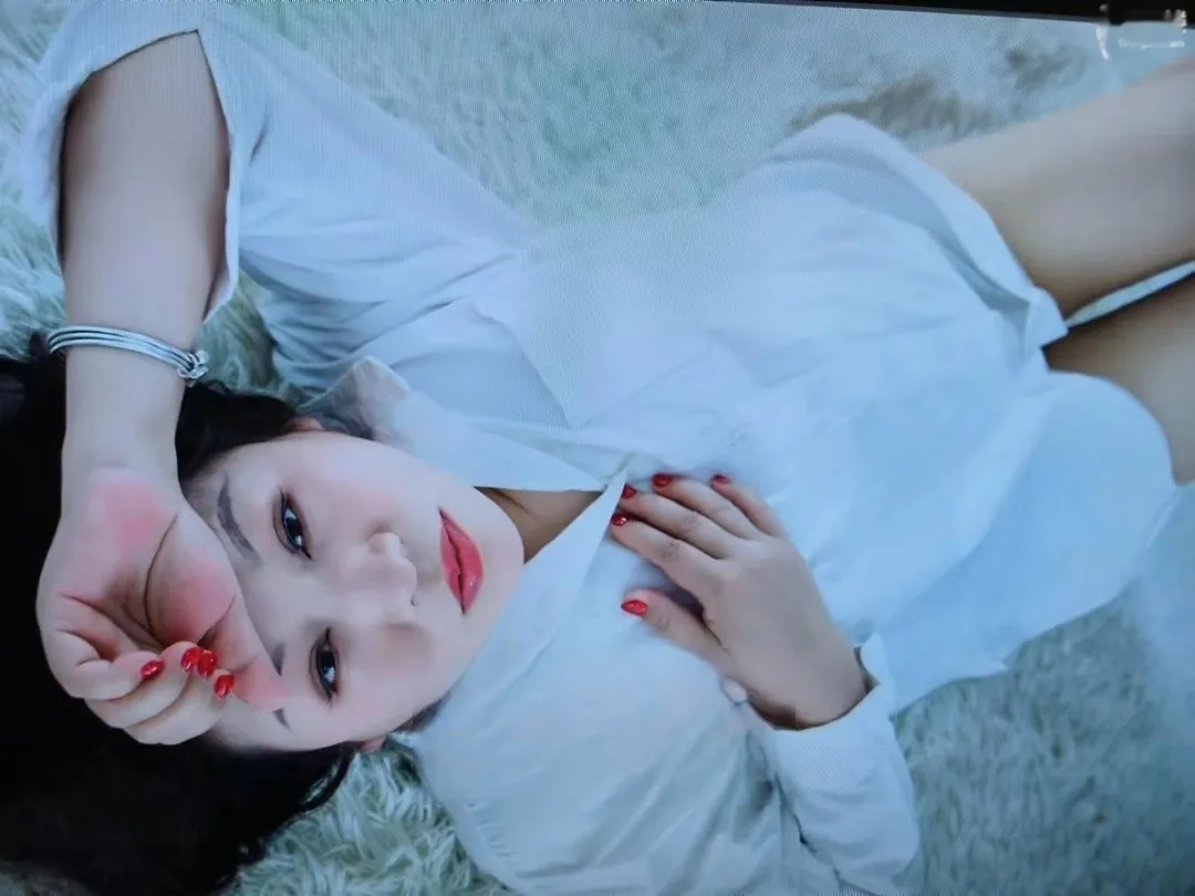 丰满迷人的少妇