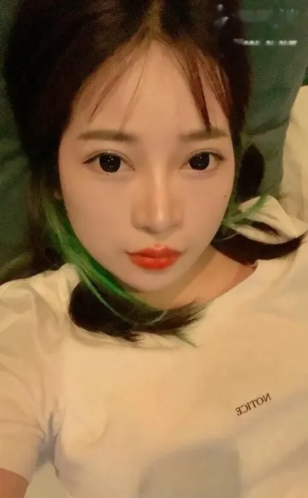大连性感风情美女