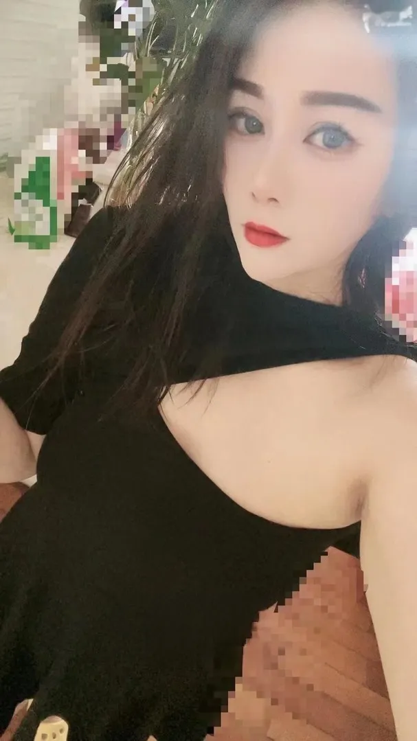 大奶小蜜蜂